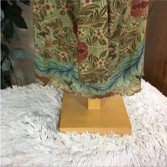 AVENUE blouse Woman’s size 30/32 lettuce edge hem red green embellishment - Picture 15 of 16